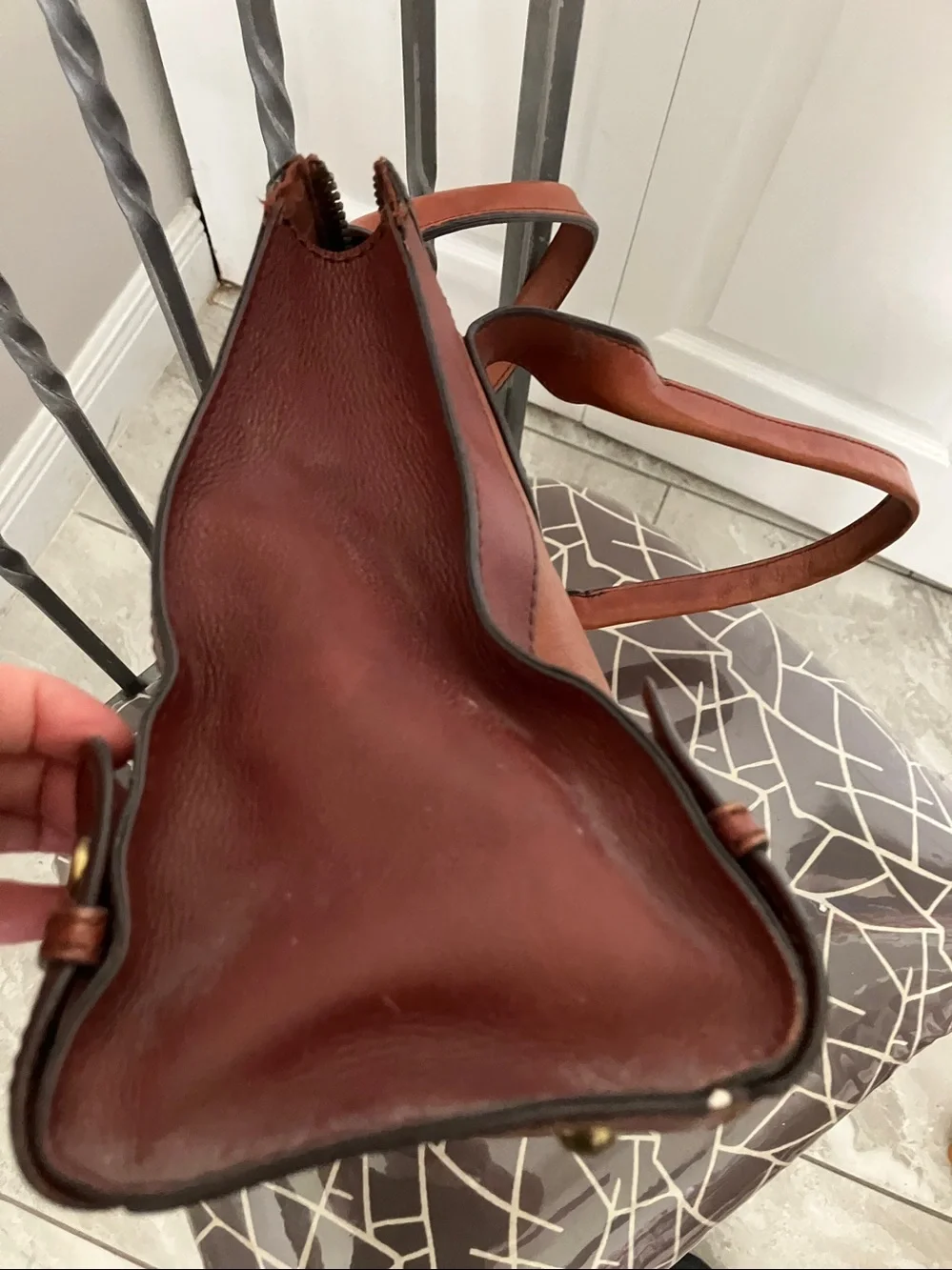 Vintage FOSSIL Women Reissue Brown leather satchel with a keyhole emblem